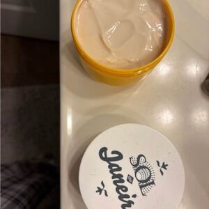 Sol de Janeiro Moisturizing Cream in Yellow and White